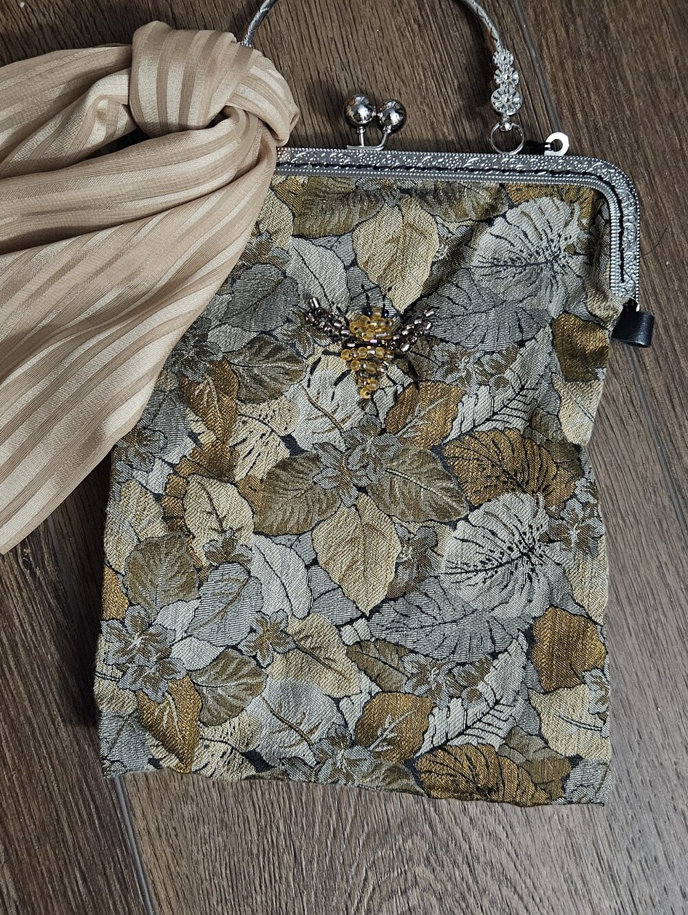 Floral Tapestry & Bee Metal Frame Purse-handmade